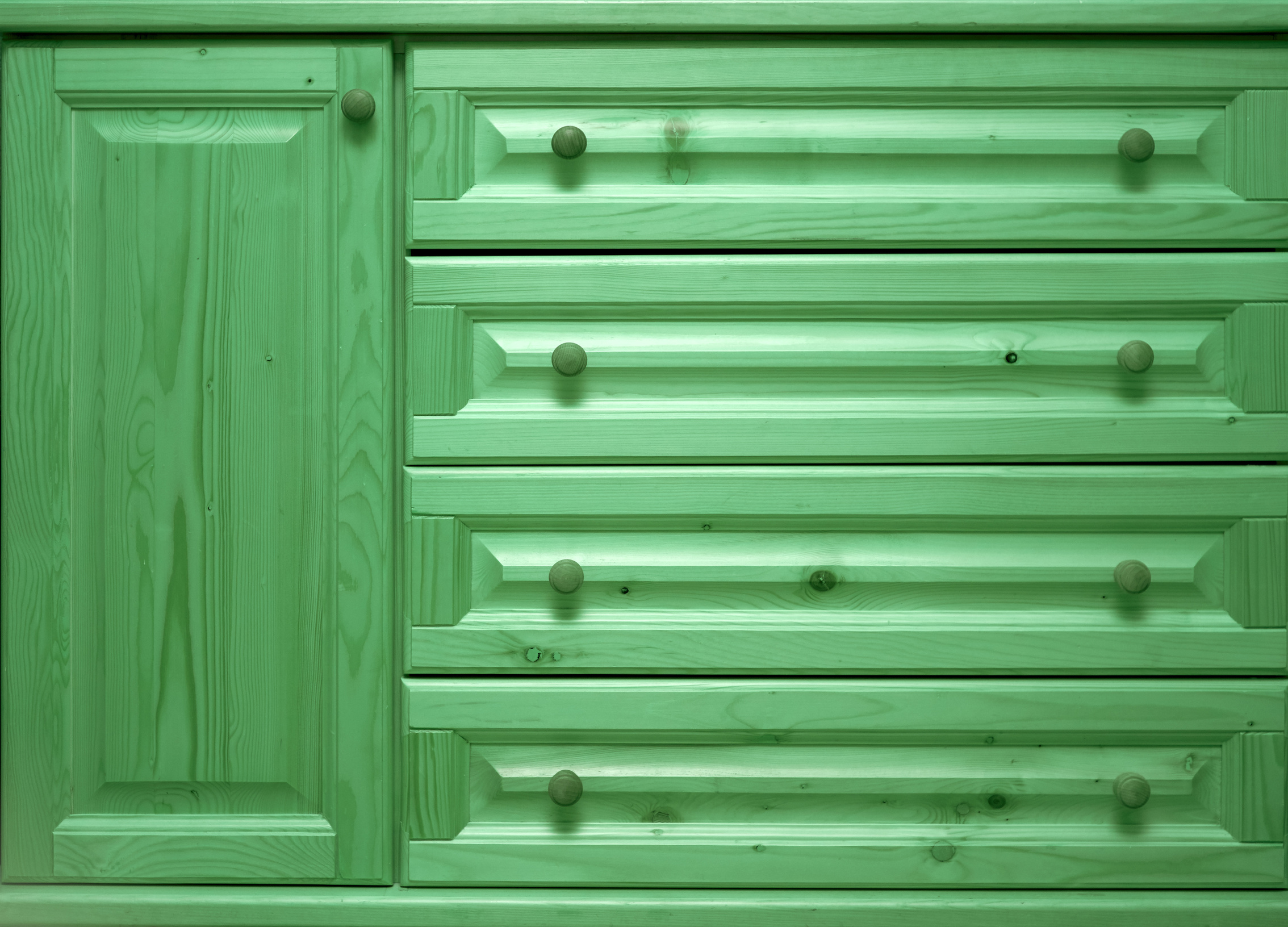 wooden chest of drawers